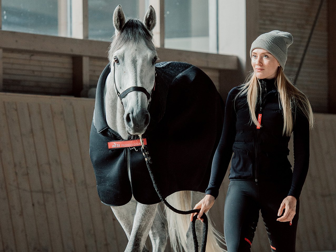 Reiten im Regen – Tipps für Pferd & Reiter:innen